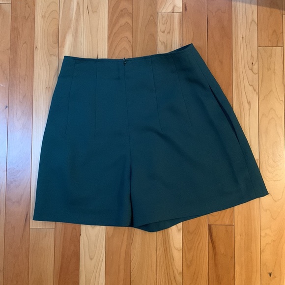 Club Monaco shorts - Picture 2 of 2